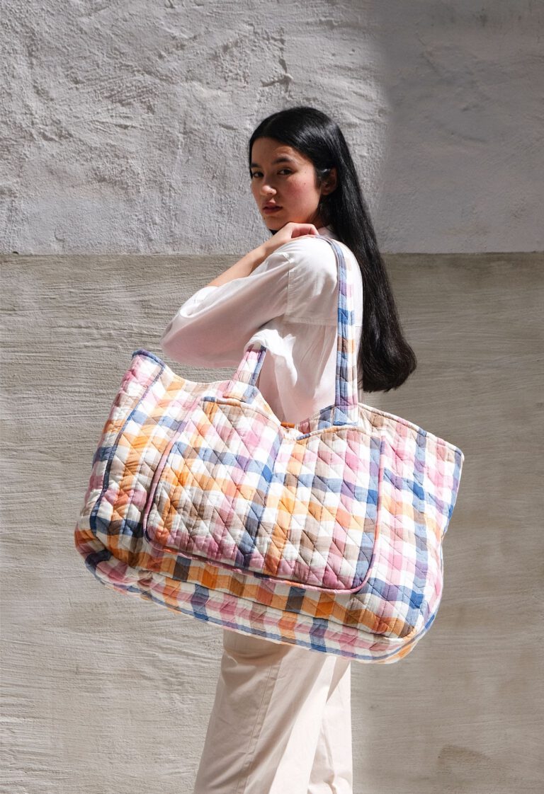 Large Quilted Bag – Soft Plaid